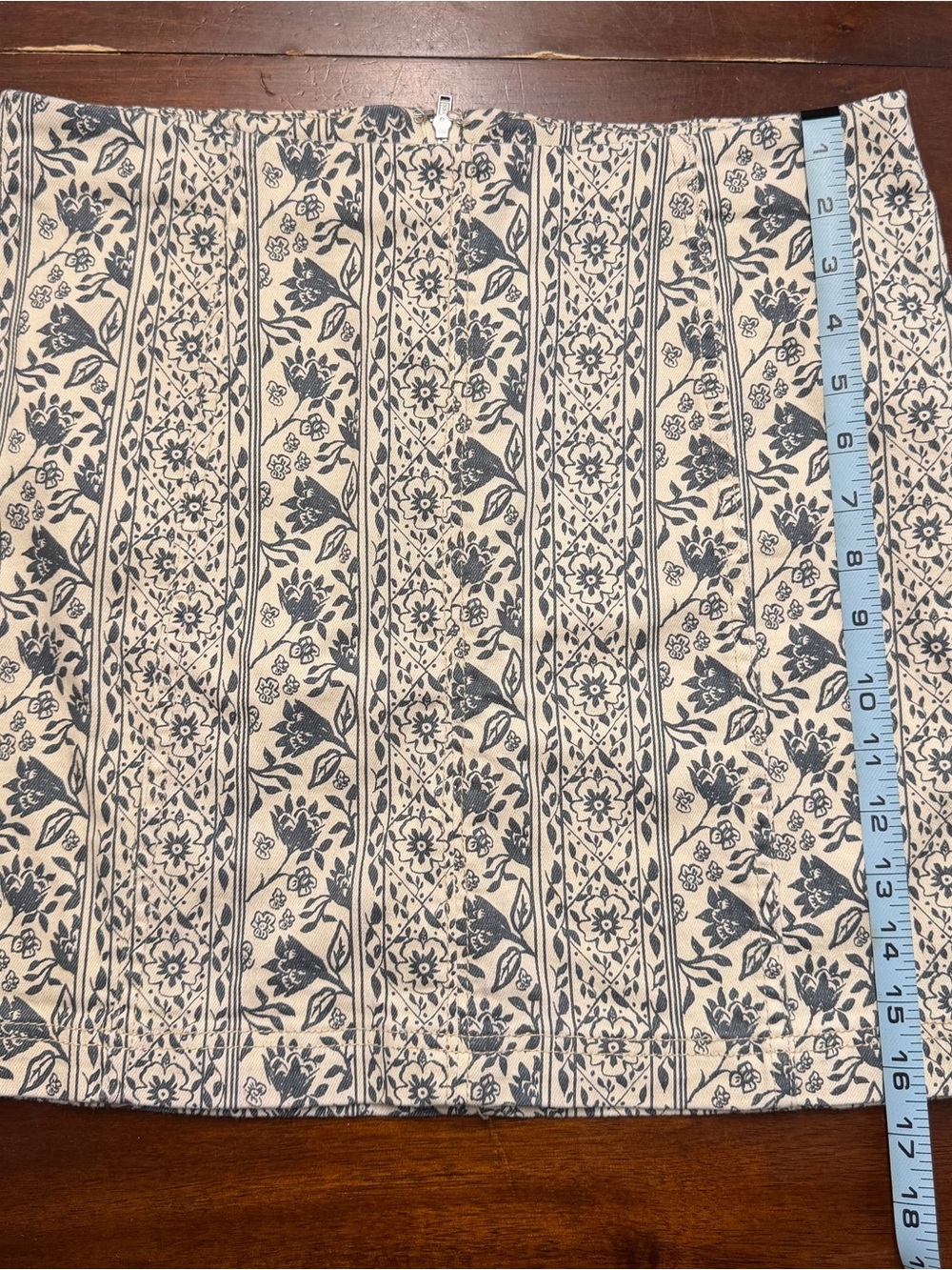 Free People size 12 Floral Stripe Mini Skirt in Cream and Navy